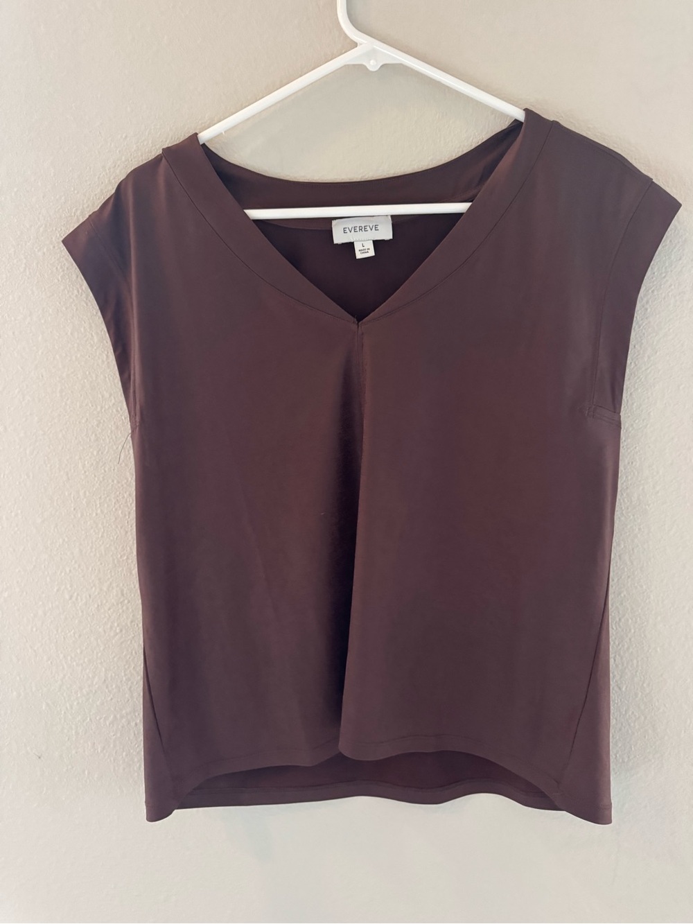 Evereve Harper Brown V-Neck Cap Sleeve Top